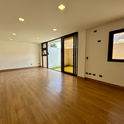 Casa Nueva en Venta en Zona 15